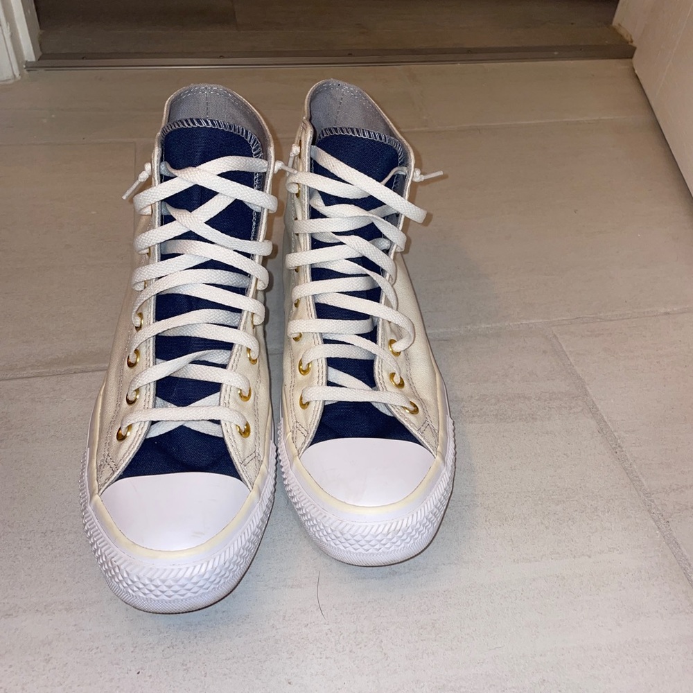 Hi top Converse
